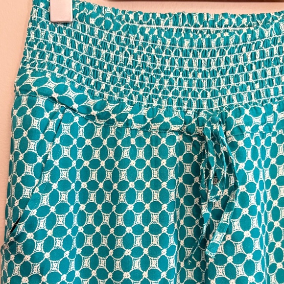 3/$10⚡️CREAM Lightweight Viscose Cropped Ankle Pant w Teal & Cream Pattern - Picture 7 of 16